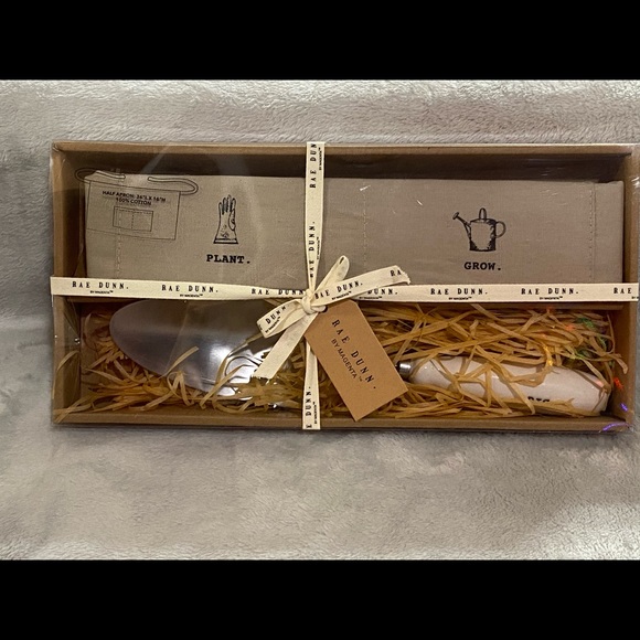 Rae Dunn Garden Set - Picture 1 of 5